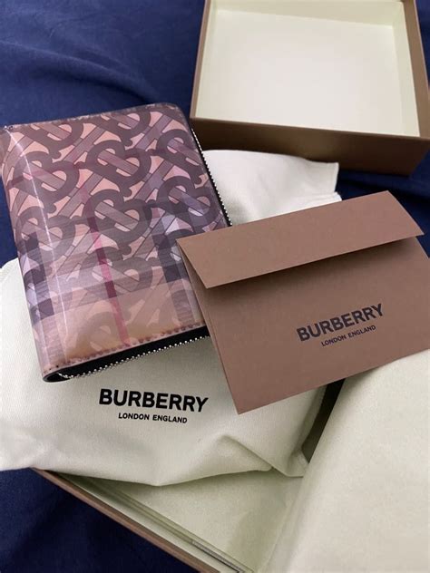 burberry hologram